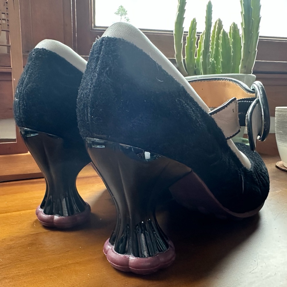 Fluevog NEARLY NEW Cosmos Ceres black suede and beige padded Mary Jane heel- 9.5 - Picture 4 of 16